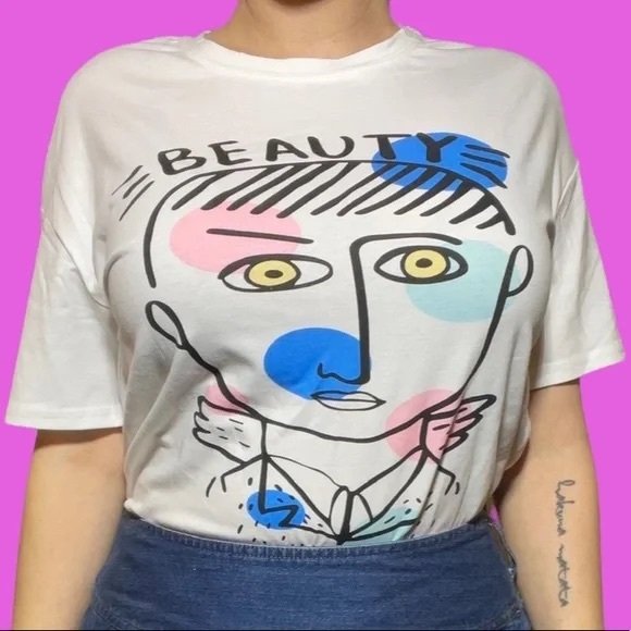 White Graphic T-Shirt with Abstract Face Design - Picture 2 of 4